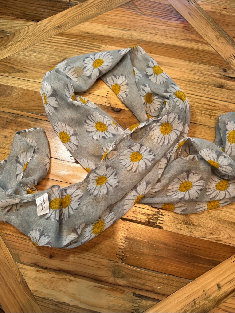 Expressions Gray Daisy Floral Lightweight Oblong Scarf - Picture 2 of 5